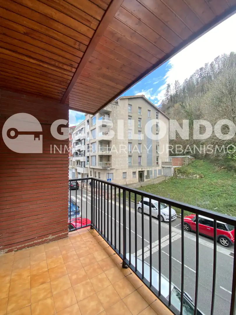 Vista exterior de Piso en venta en Elgoibar con Calefacción, Parquet y Trastero