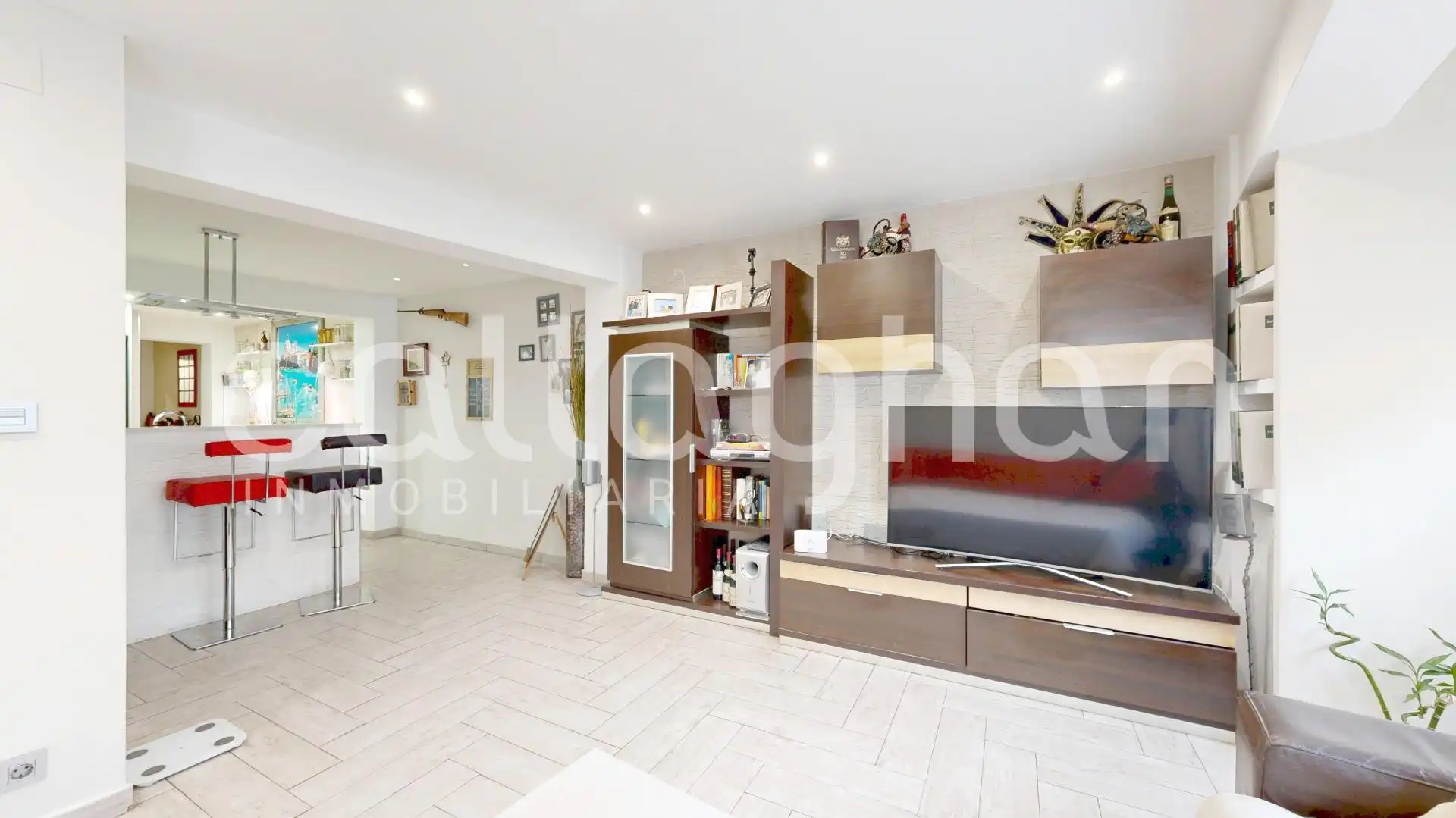 Living room of Flat for sale in Valencia  with Air Conditioner, Heating and Furnished