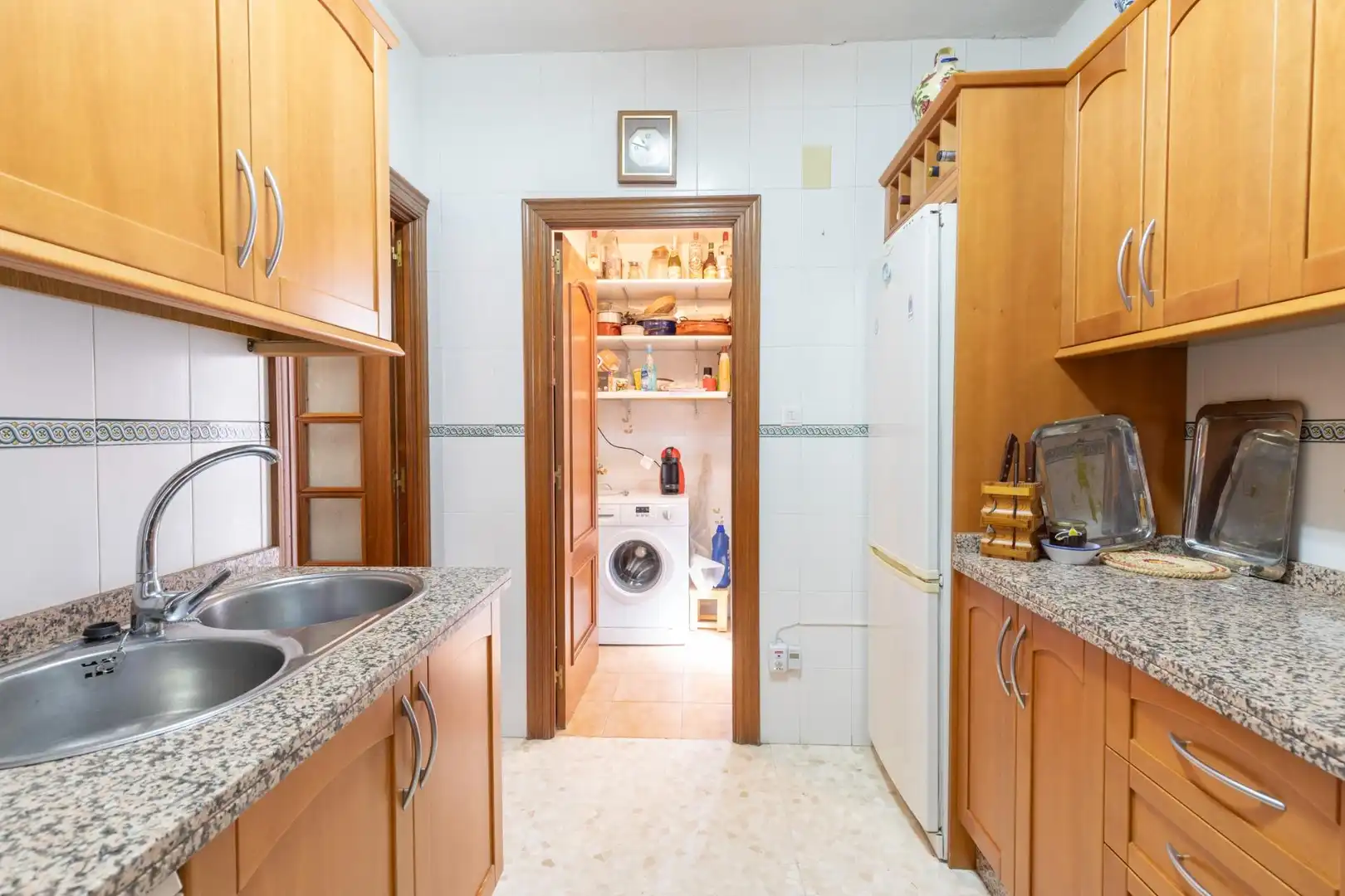 Kitchen of Houses for sale in Granada