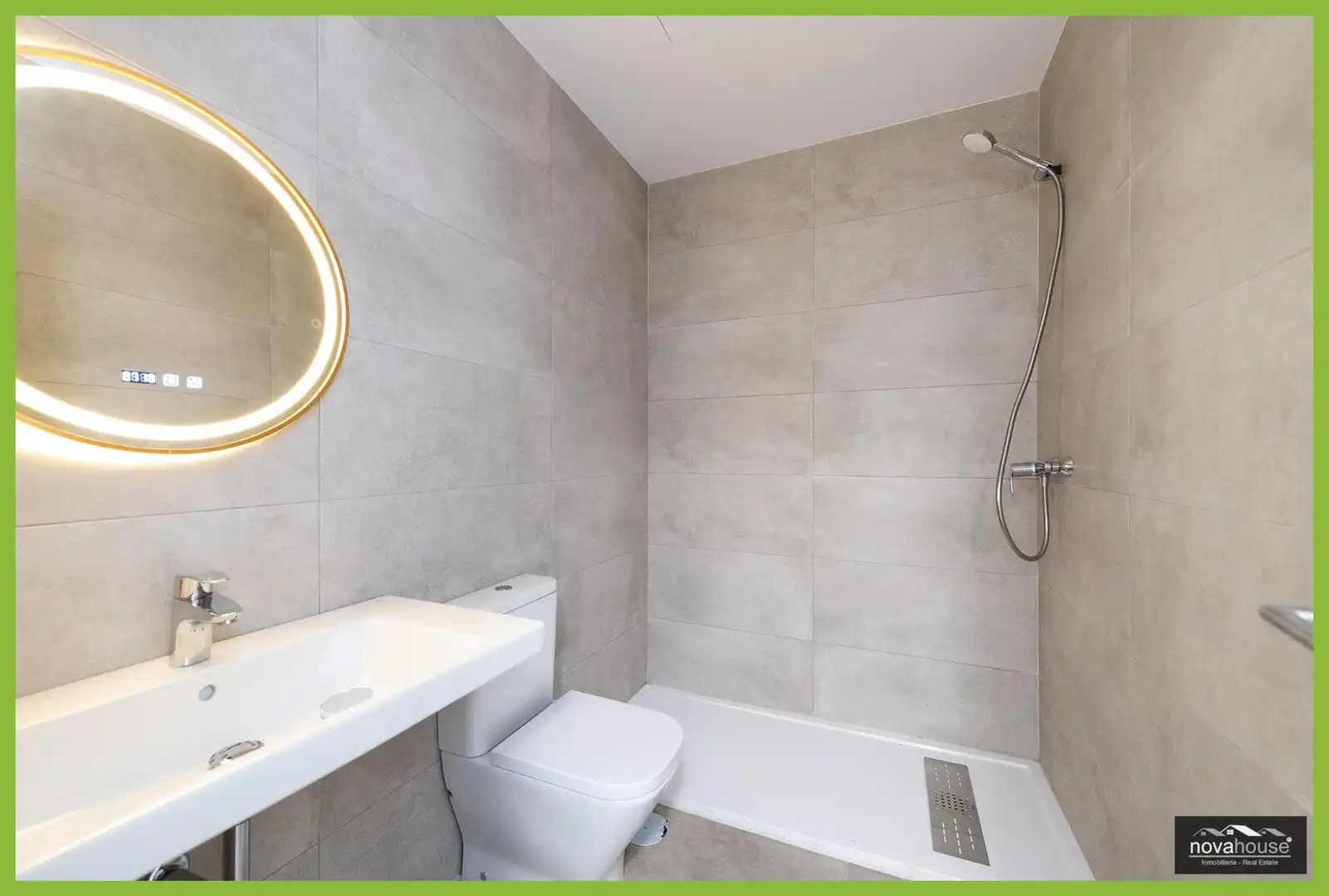 Baño de Piso en venta en Málaga con Aire acondicionado y Calefacción