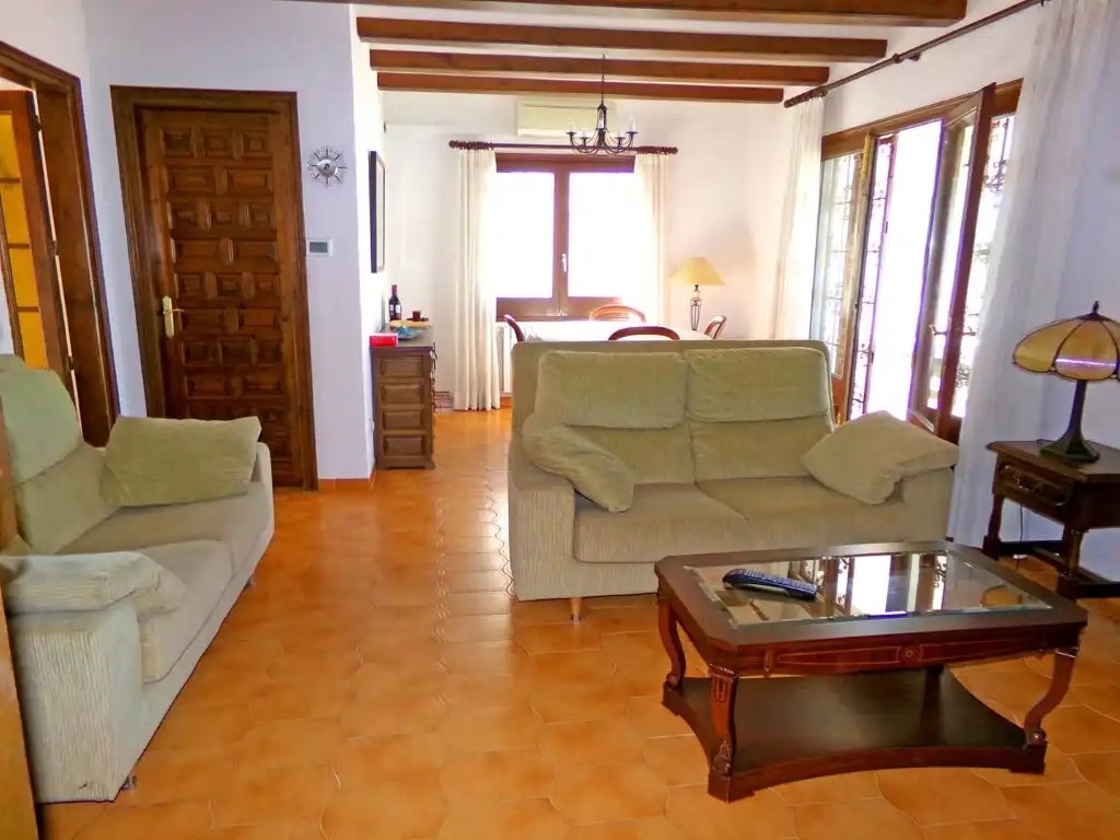 Sala d'estar de Casa o xalet en venda en L'Escala amb Aire condicionat, Calefacció i Terrassa