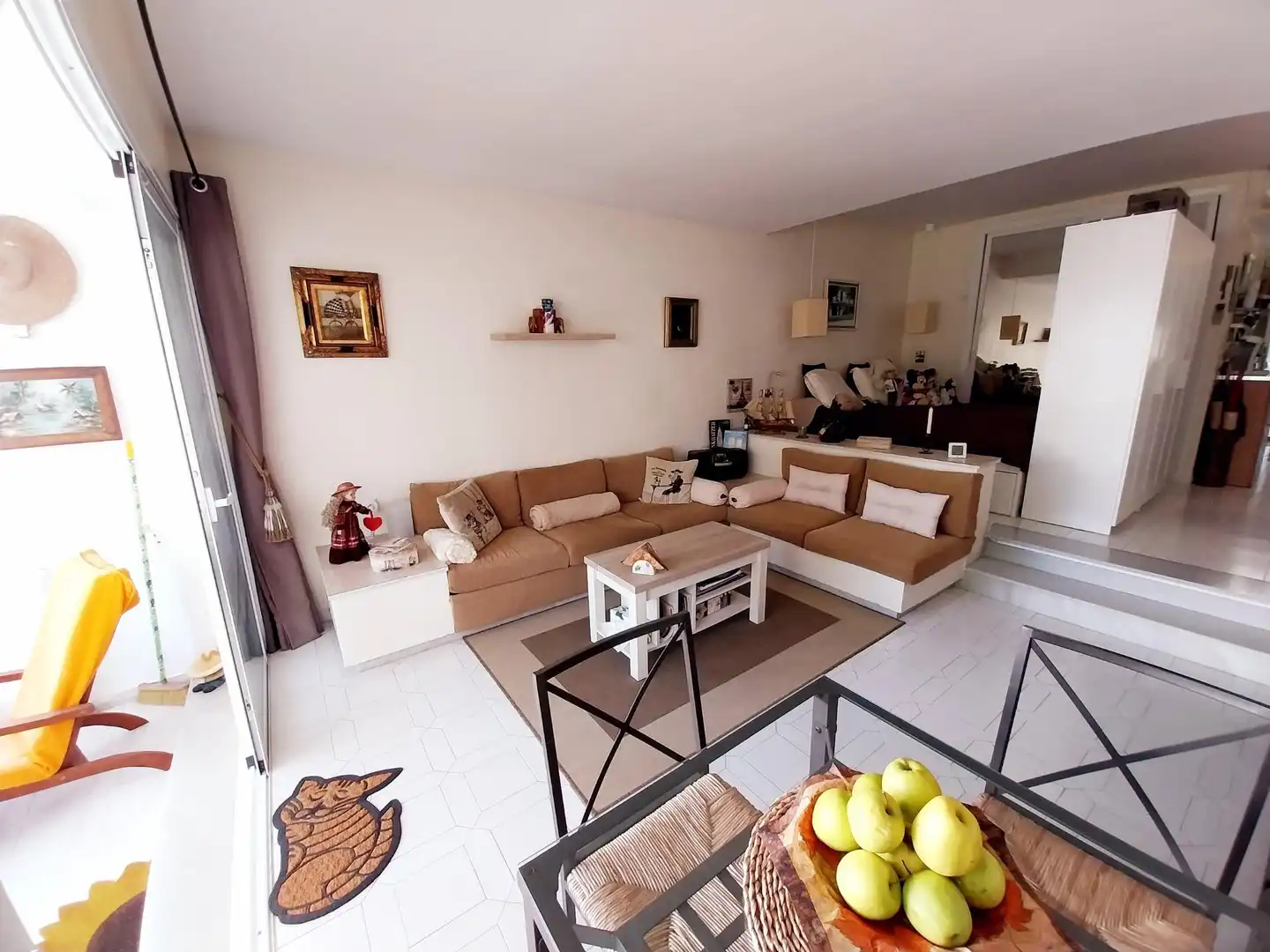 Wohnzimmer von Wohnung zum Verkauf in Mijas mit Klimaanlage, Privatgarten und Terrasse