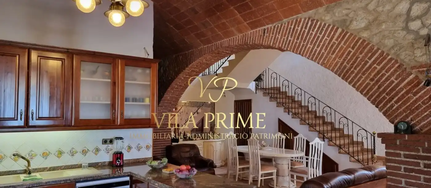 Country house zum Verkauf in Mataró mit Klimaanlage, Heizung und Privatgarten