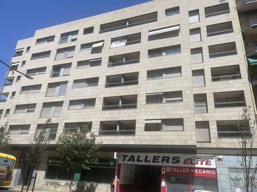 Pis amb balcó en venda a Calle Isaac Albéniz