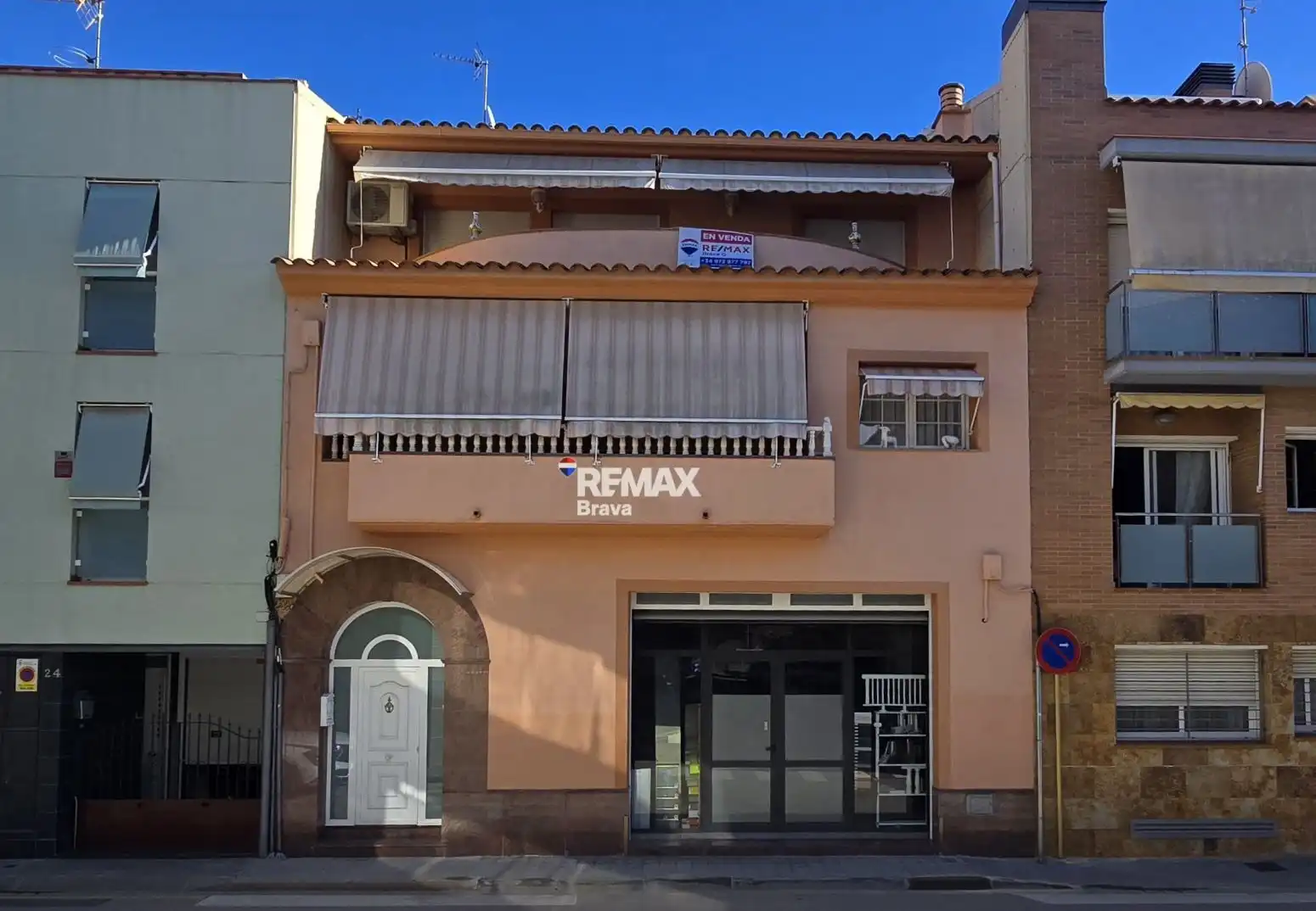 Vista exterior de Casa o xalet en venda en Pineda de Mar amb Aire condicionat, Calefacció i Terrassa