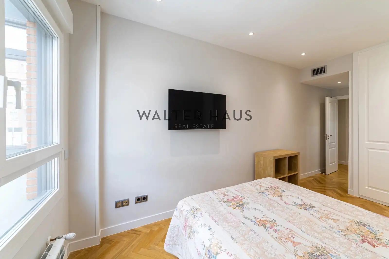 Bedroom of Flat for sale in Madrid  with Air Conditioner, Heating and Storage room