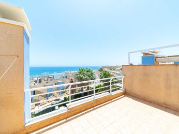 Casa aparellada amb piscina en venda a Orihuela Costa