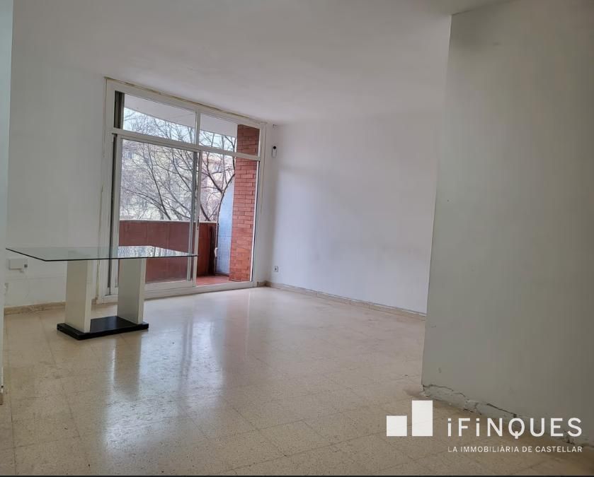 Living room of Flat for sale in Sabadell  with Heating, Balcony and Internet