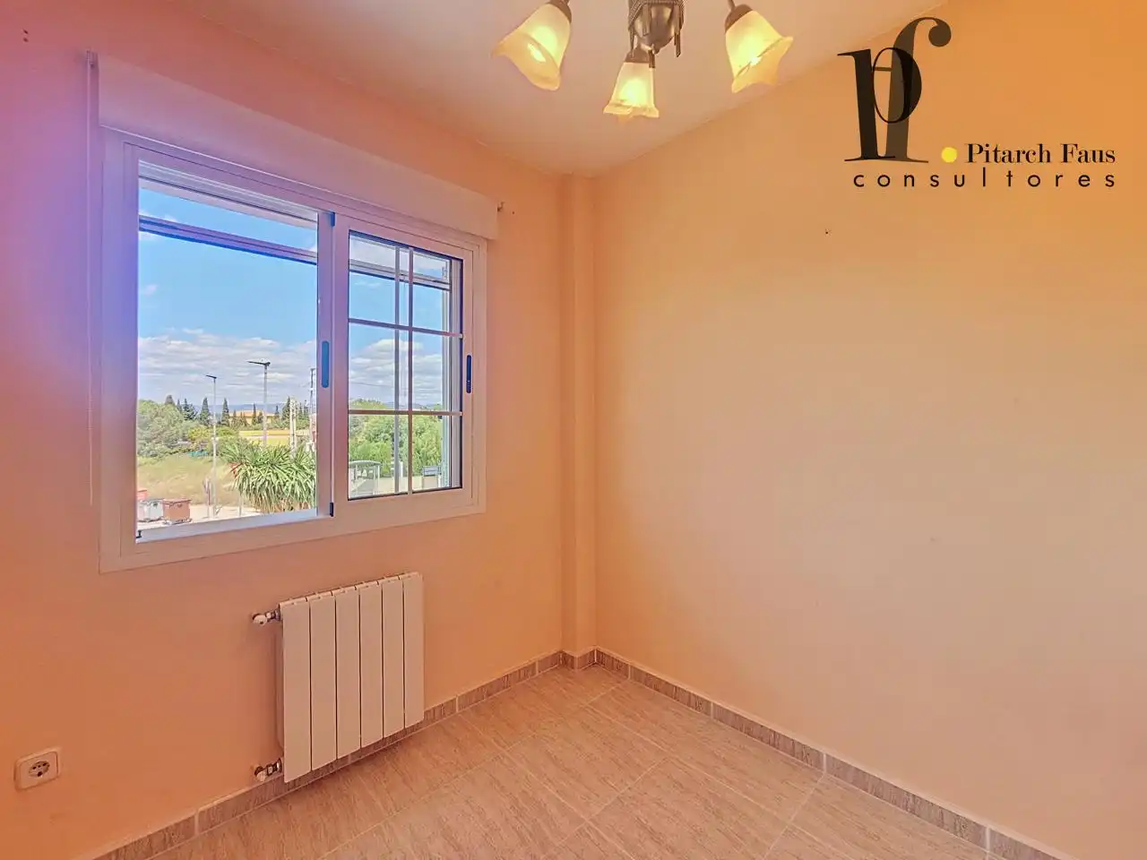 Habitación de Casa o chalet en venta en La Pobla de Vallbona con Aire acondicionado, Calefacción y Jardín privado