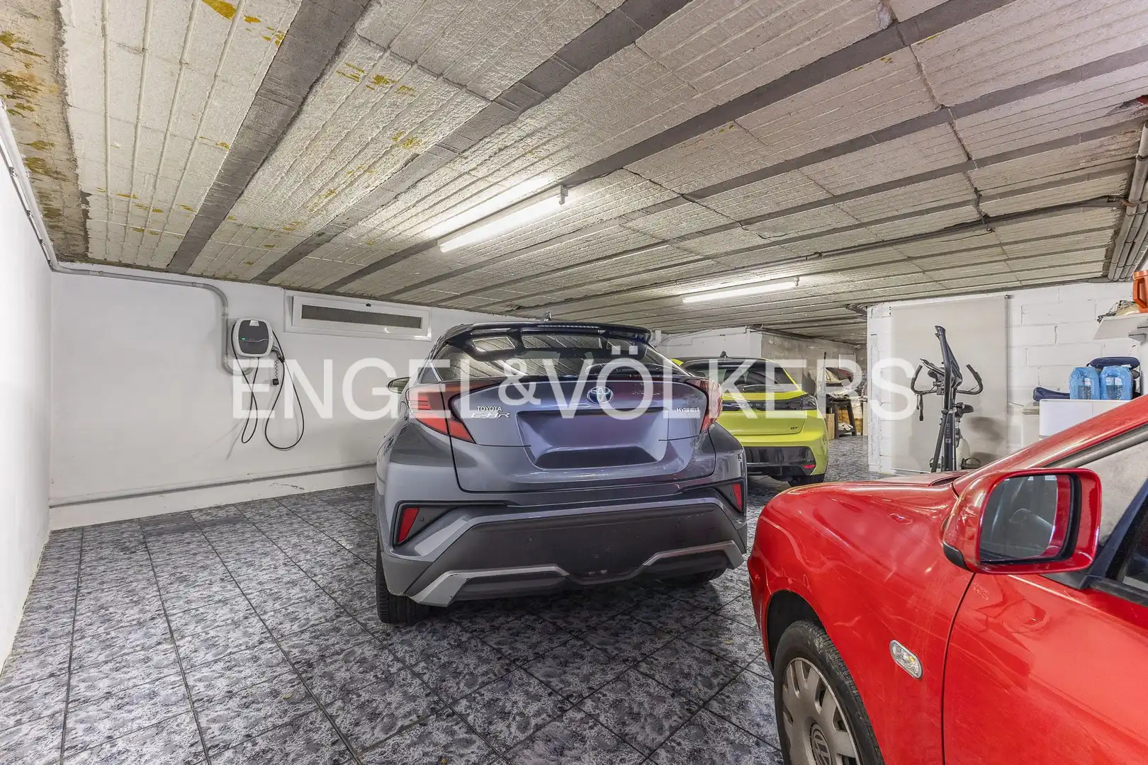 Parking de Casa o chalet en venta en Castellar del Vallès con Aire acondicionado, Calefacción y Jardín privado