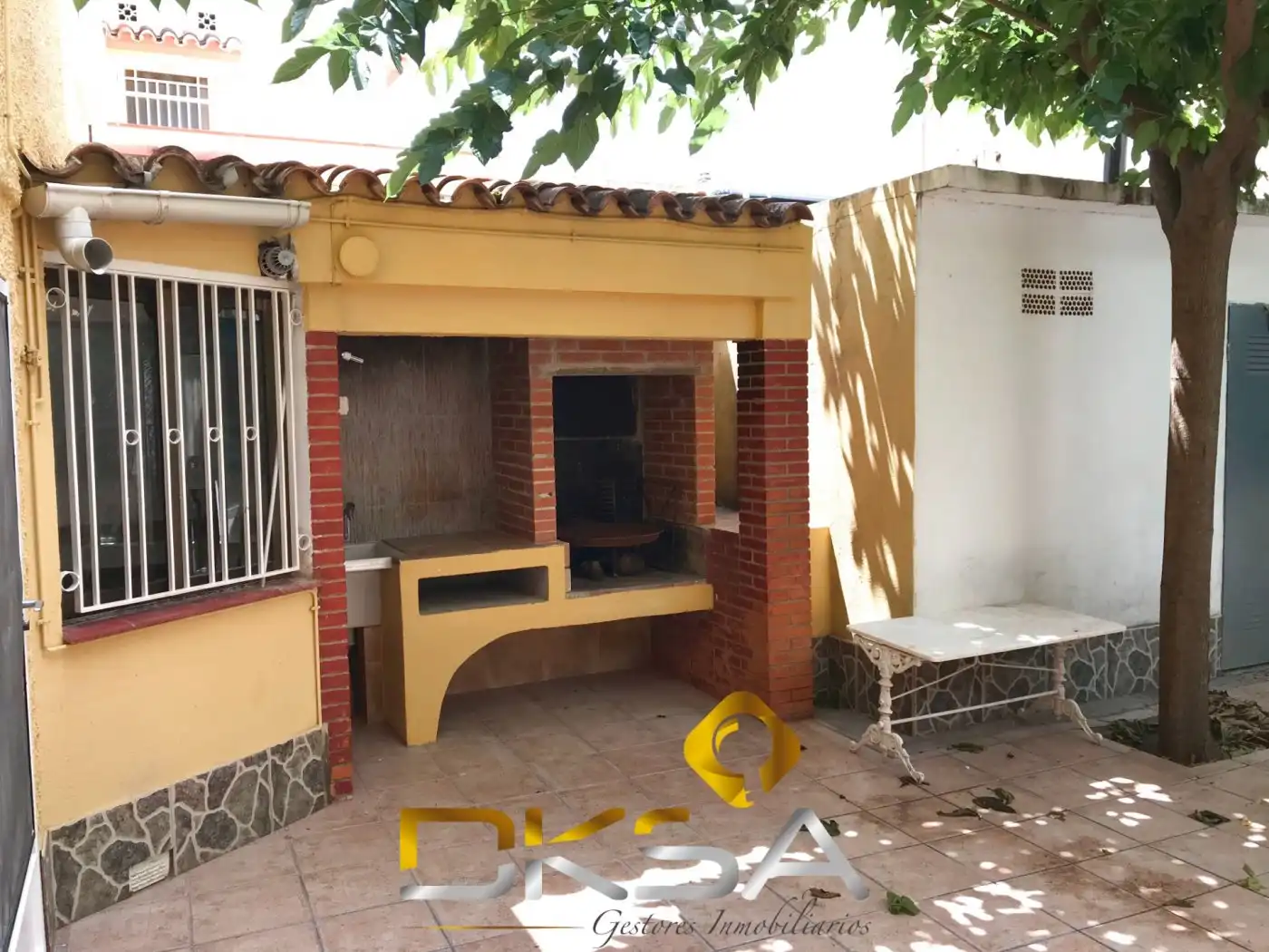 Vista exterior de Casa adosada en venda en Benicasim / Benicàssim amb Calefacció, Jardí privat i Terrassa