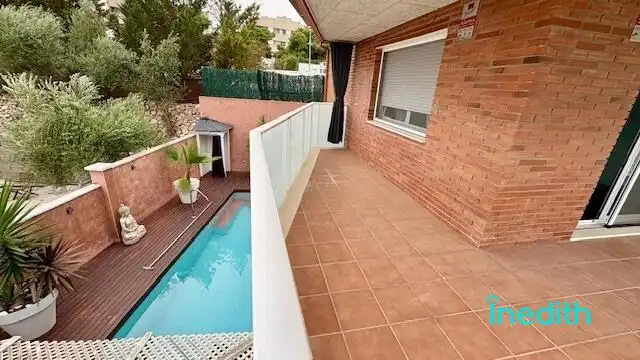 Piscina de Casa o xalet en venda en Cunit amb Aire condicionat, Calefacció i Jardí privat
