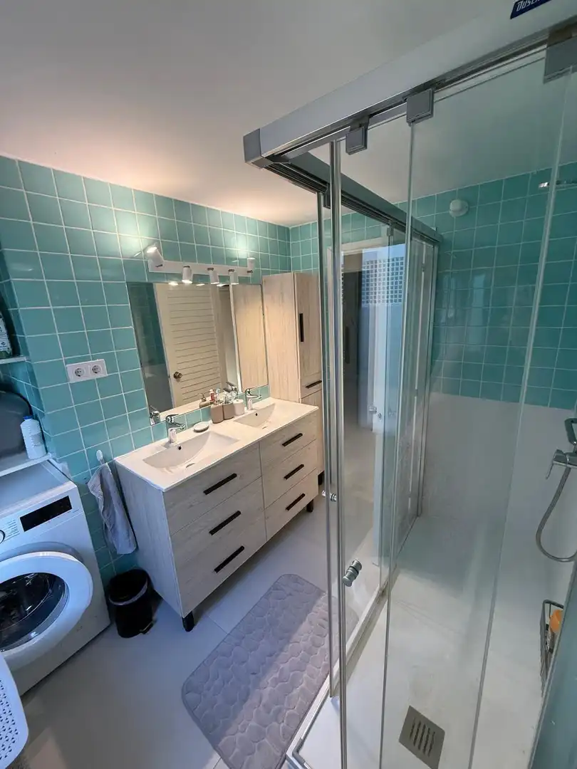 Badezimmer von Wohnung zur Miete in Valencia mit Klimaanlage, Terrasse und Möbliert