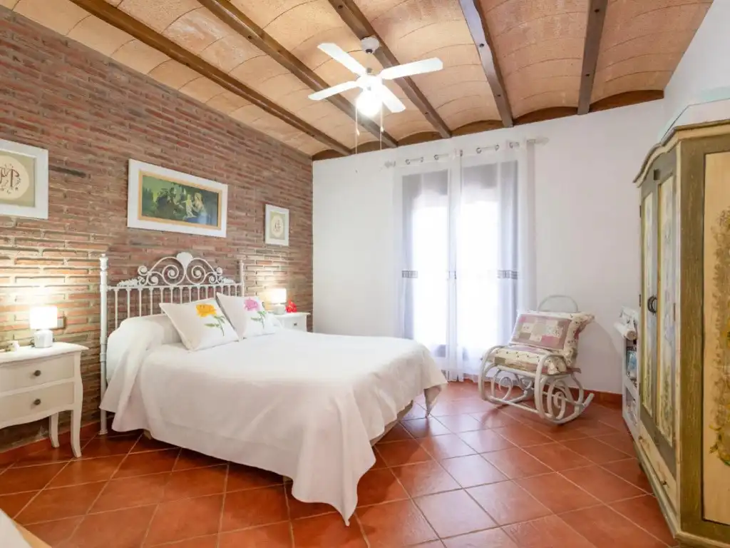 Dormitori de Finca rústica en venda en Villanueva del Trabuco amb Aire condicionat, Jardí privat i Terrassa