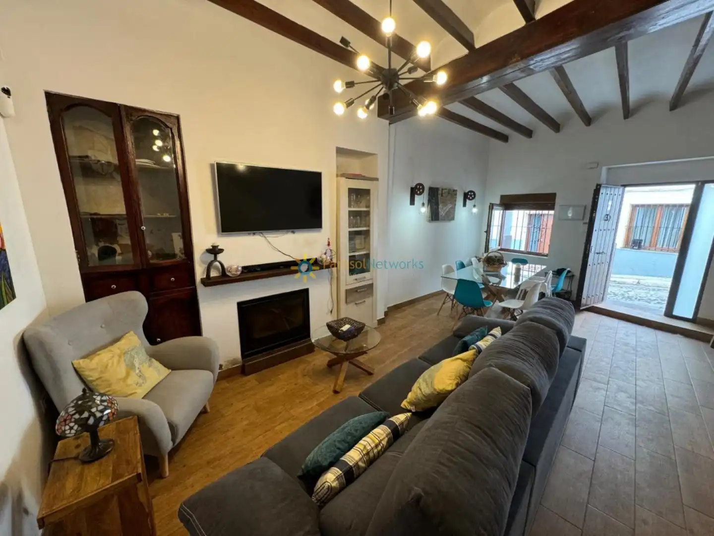 Wohnzimmer von Einfamilien-Reihenhaus zum Verkauf in Oliva mit Klimaanlage, Terrasse und Möbliert