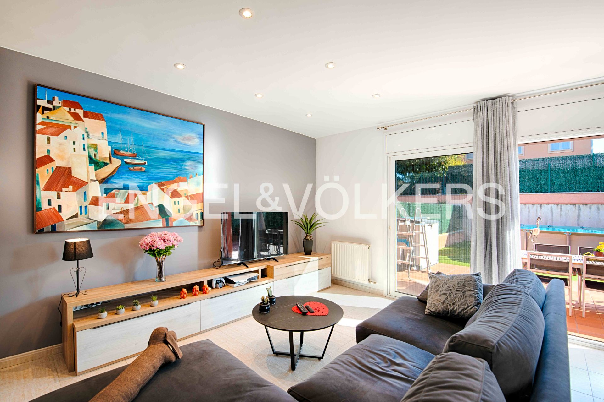 Sala de estar de Casa adosada en venta en El Far d'Empordà con Aire acondicionado, Calefacción y Jardín privado