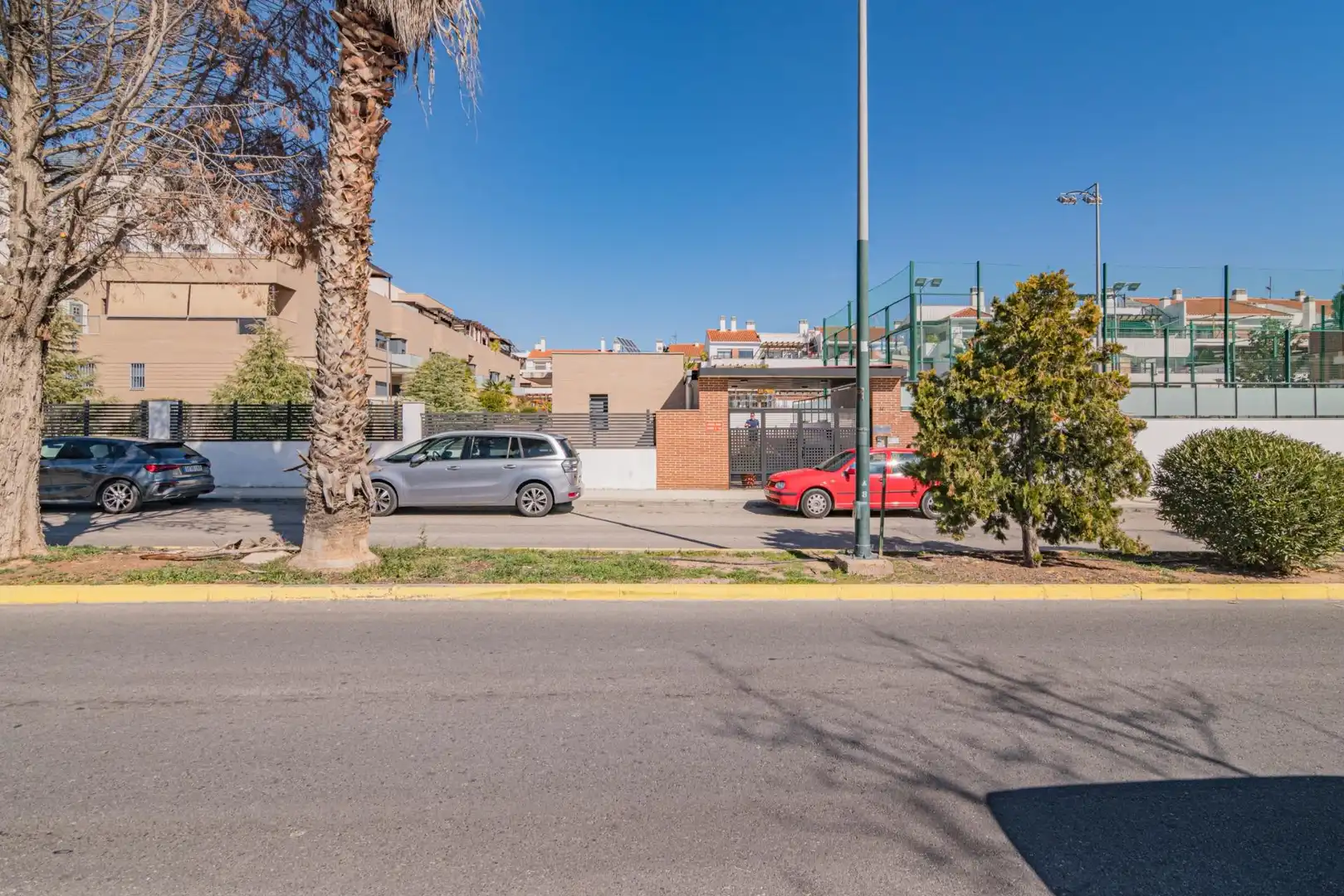 Aparcament de Pis en venda en Albolote amb Jardí privat, Terrassa i Moblat