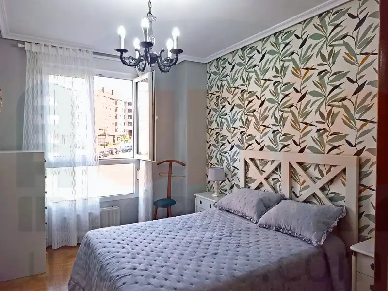 Bedroom of Flat for rent in Oviedo   with Heating, Storage room and Furnished