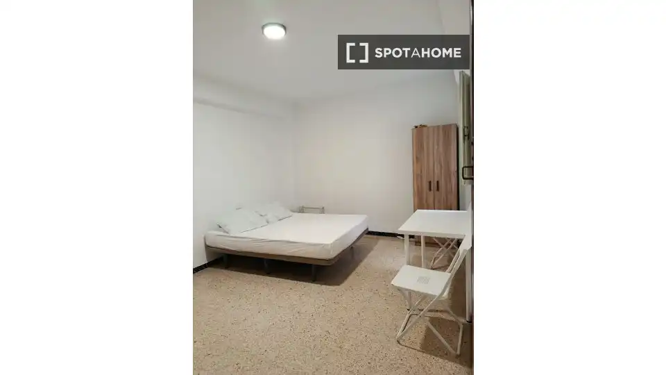 Bedroom of Flat for share in Carcaixent, Valencia