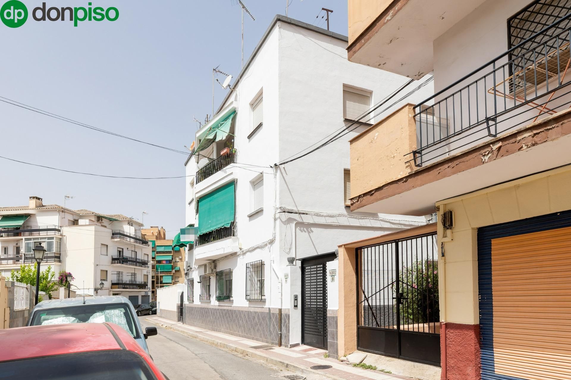 Vista exterior de Pis en venda en  Granada Capital amb Aire condicionat i Terrassa