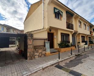 Exterior view of Single-family semi-detached for sale in Aldea del Fresno  with Air Conditioner and Terrace