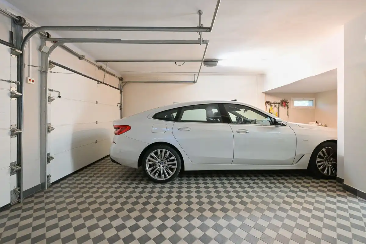Parking de Casa o chalet en venta en Marbella con Terraza, Trastero y Piscina