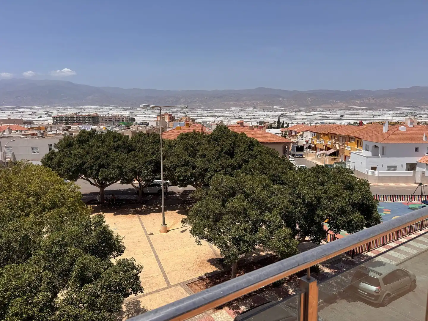 Vista exterior de Casa adosada en venda en Roquetas de Mar amb Aire condicionat, Terrassa i Traster