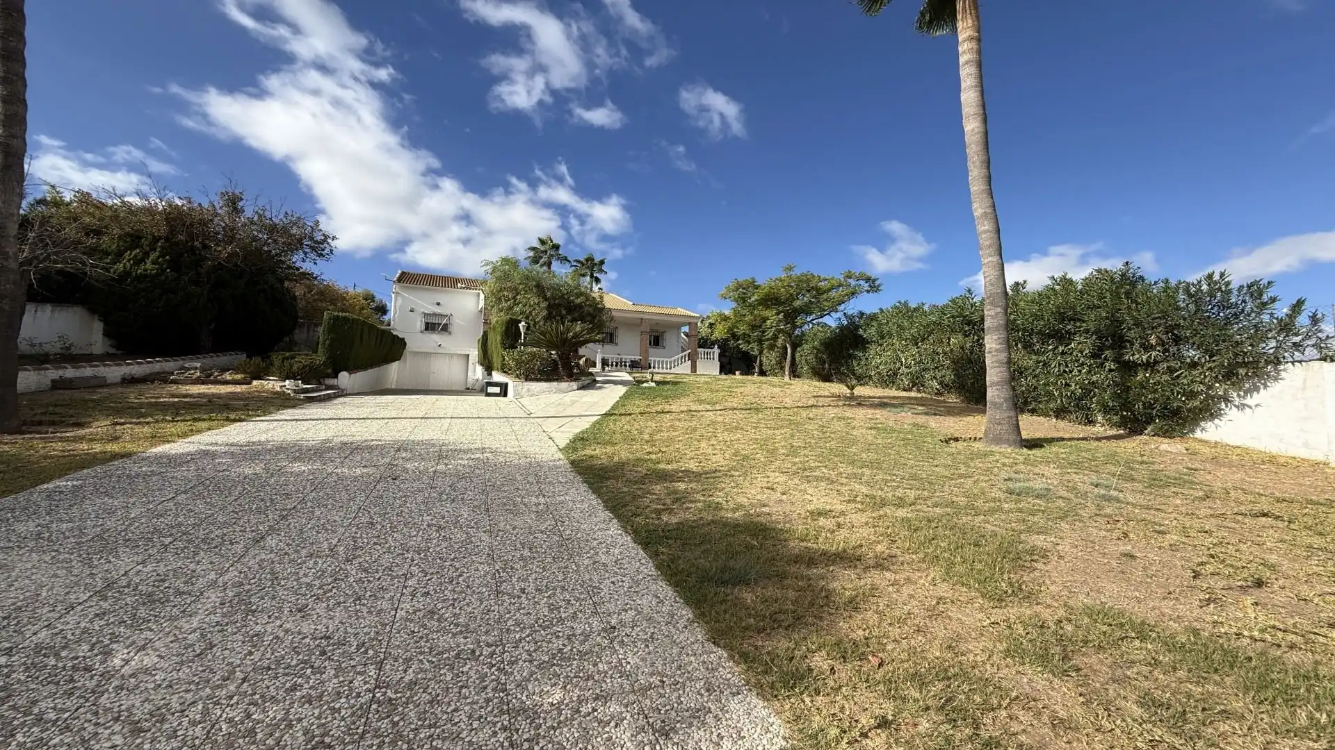 Vista exterior de Finca rústica en venda en Alhaurín de la Torre amb Aire condicionat, Traster i Piscina