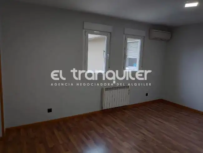 Sala d'estar de Pis en venda en Madrid amb Aire condicionat