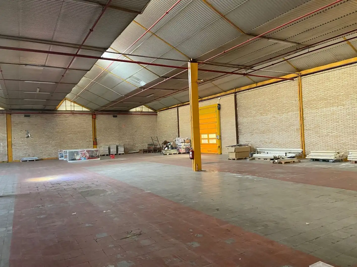 Nau industrial de lloguer en León Capital 