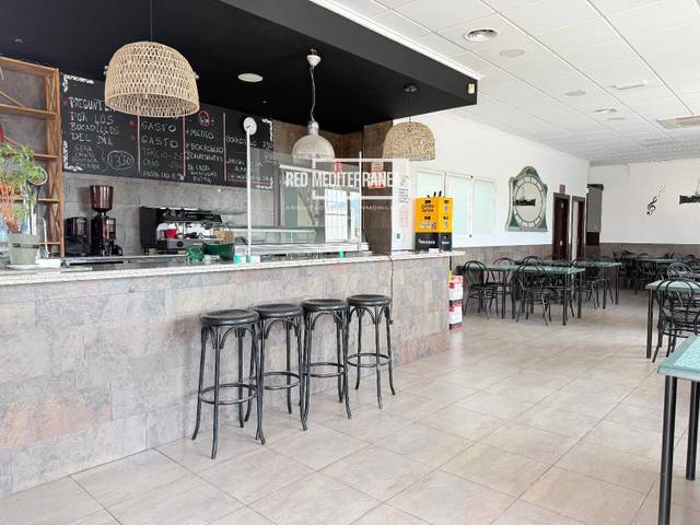 Local comercial en Alquiler en Mestral en Palmera