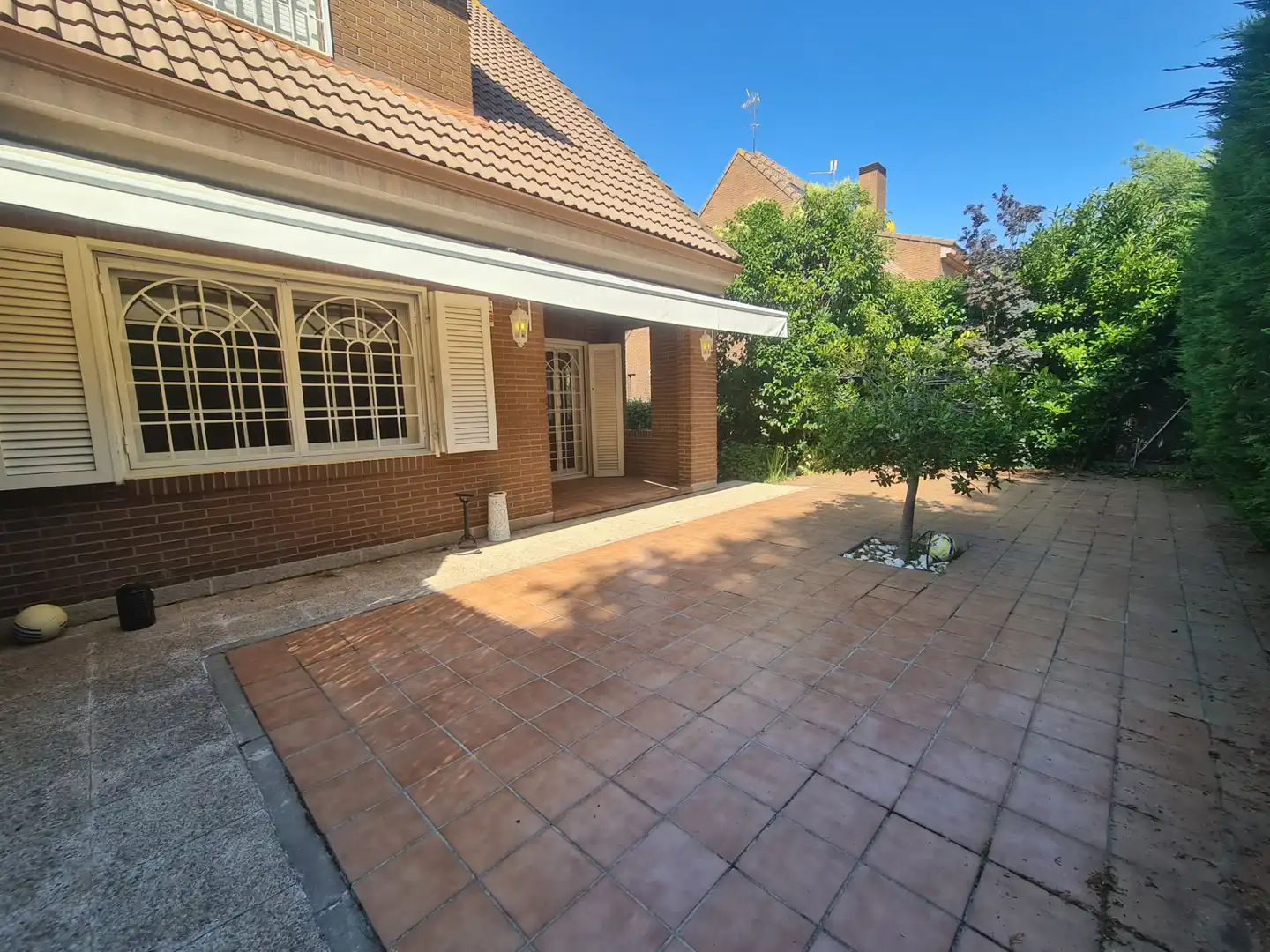 Casa aparellada amb piscina en venda a Calle Záncara, imagen 2