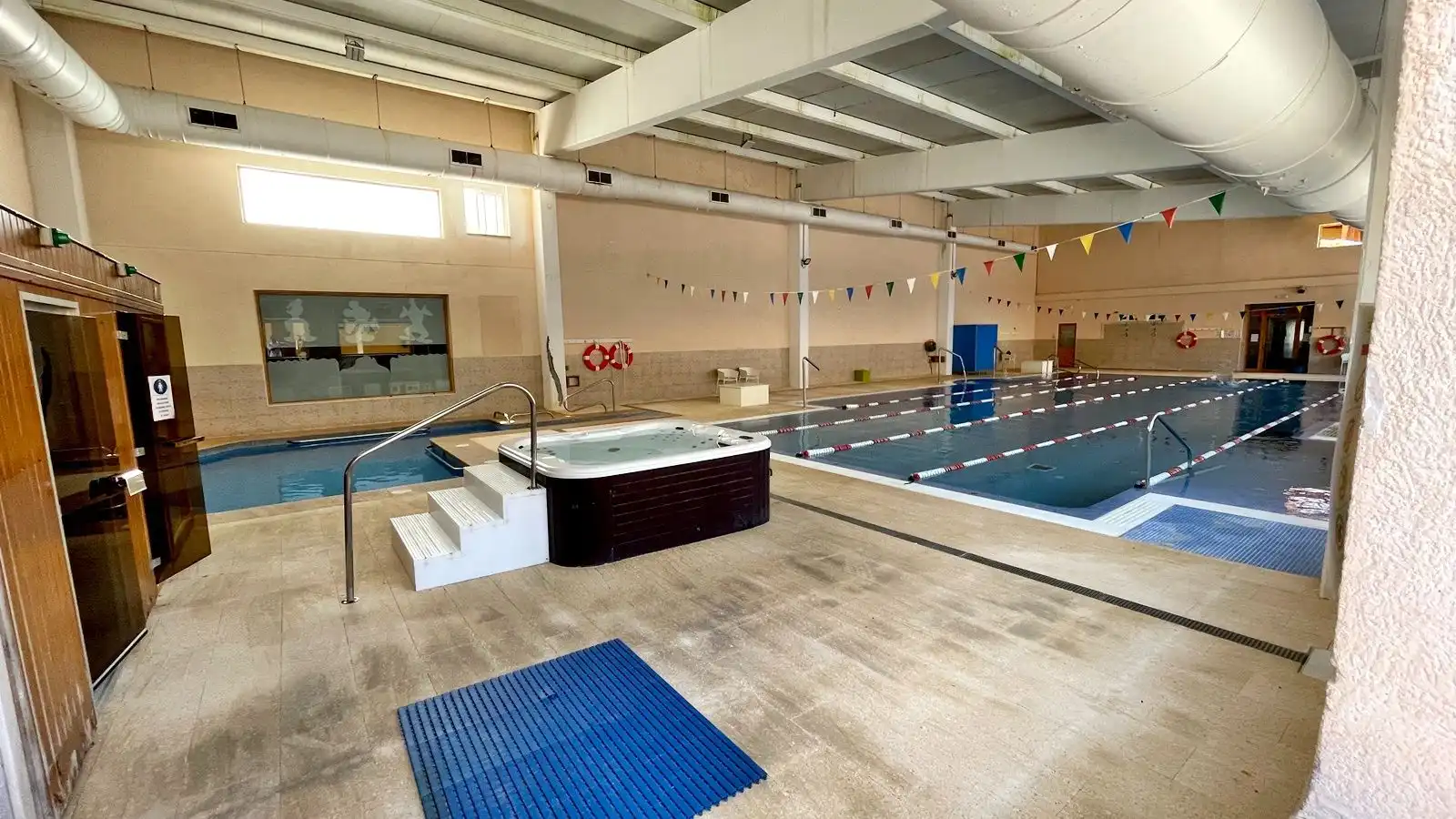 Piscina de Local en venda en L'Olleria amb Aire condicionat