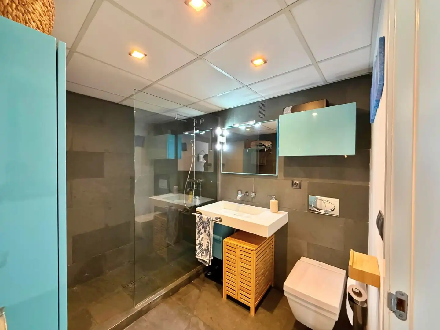 Badezimmer von Dachboden zum Verkauf in Alicante / Alacant mit Klimaanlage, Heizung und Terrasse