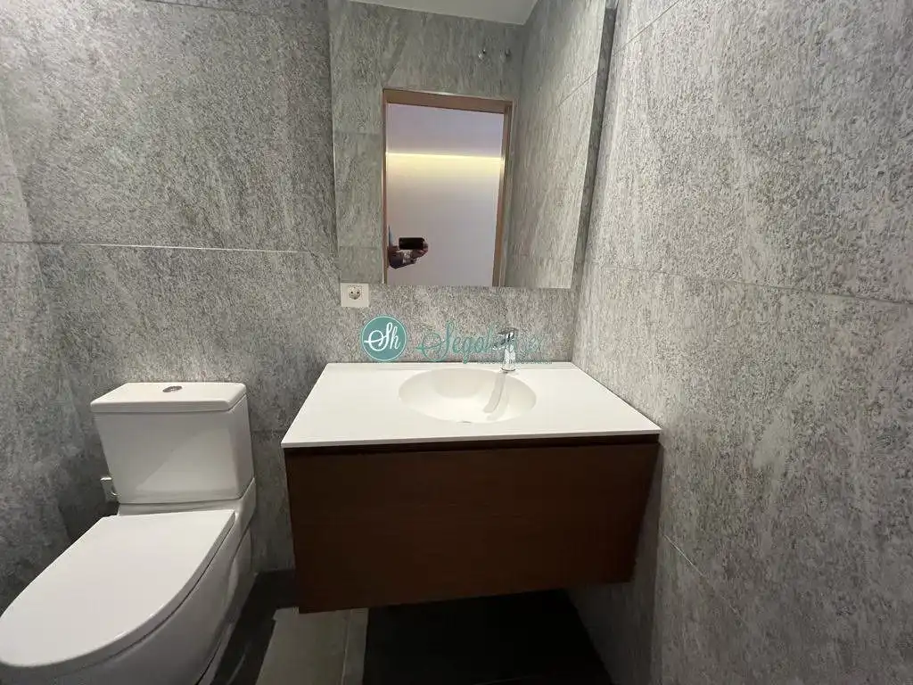 Baño de Piso de alquiler en Segovia con Calefacción, Terraza y Amueblado