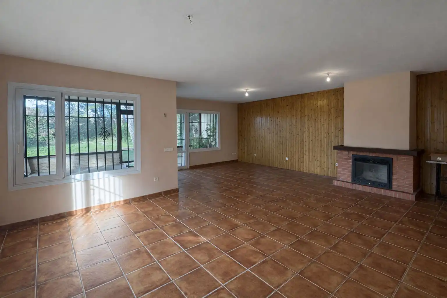 Sala de estar de Casa adosada en venta en Alpedrete con Aire acondicionado, Calefacción y Jardín privado