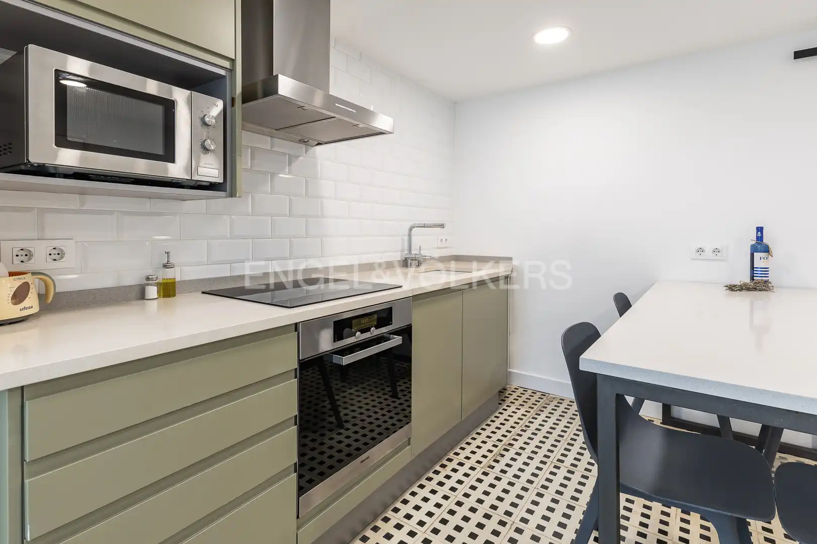 Cuina de Apartament de lloguer en Caldes d'Estrac amb Calefacció, Jardí privat i Terrassa