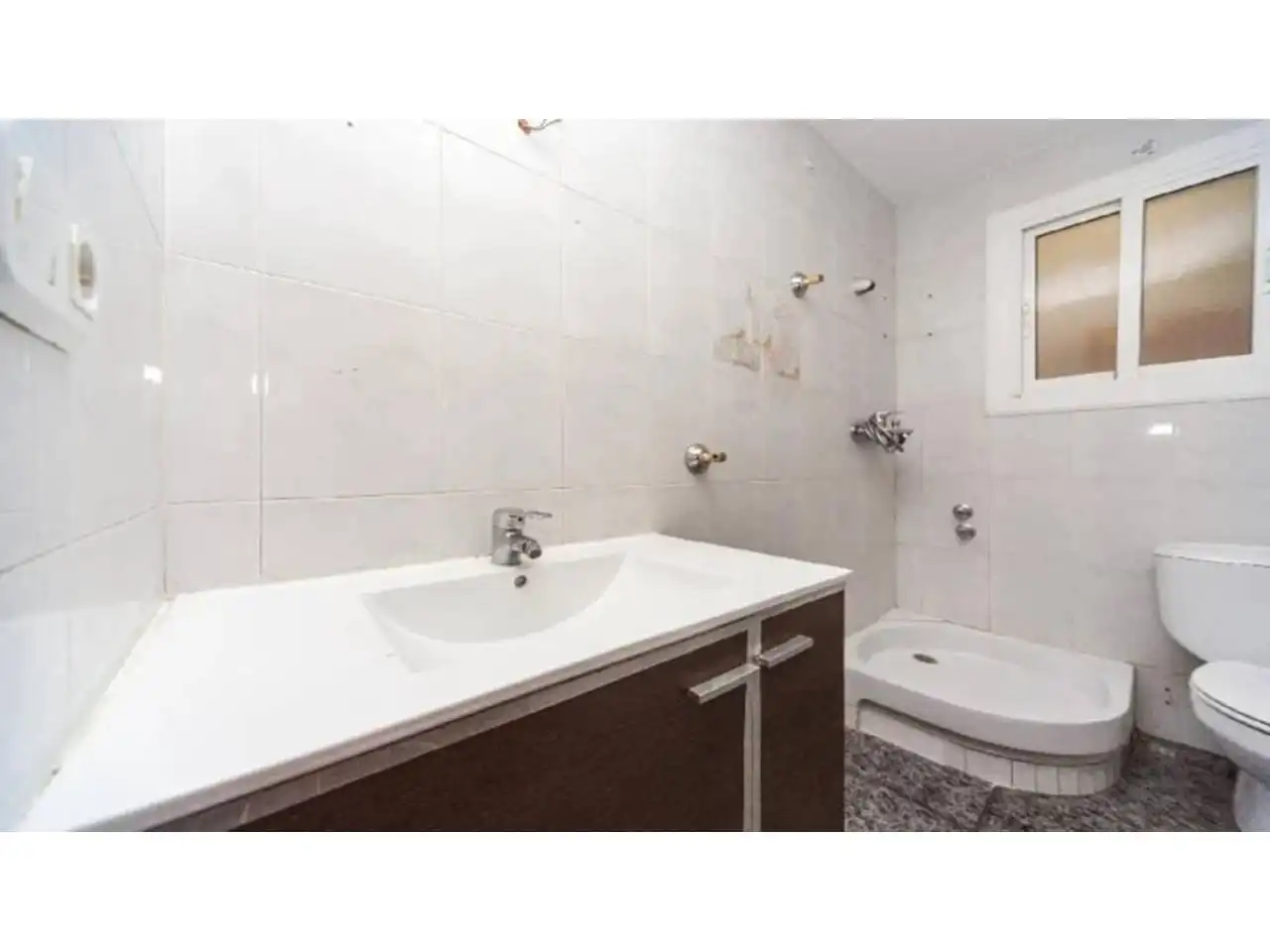Badezimmer von Wohnung zum Verkauf in Badalona