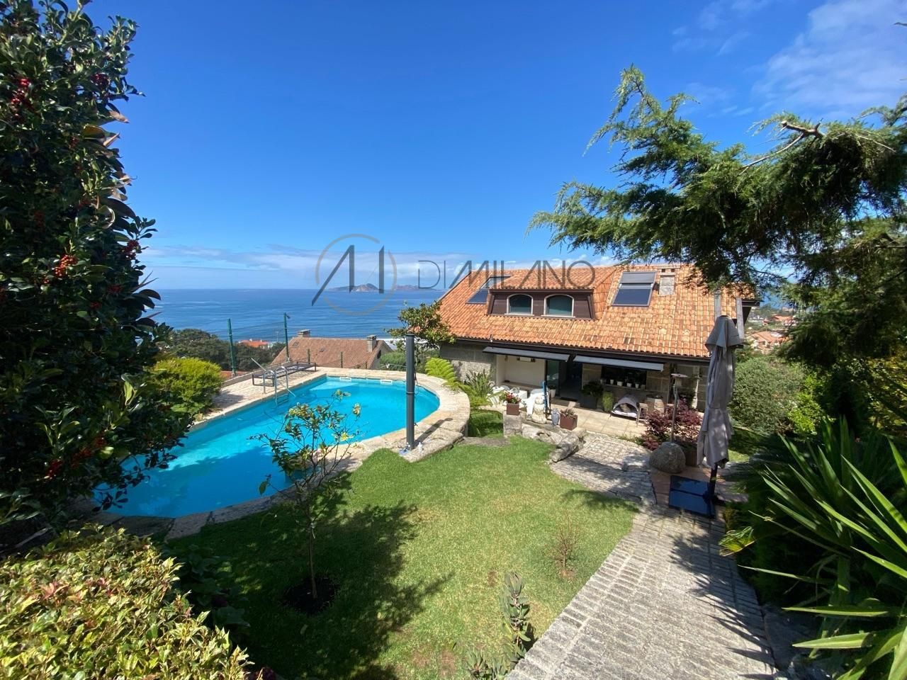 Exterior view of House or chalet for sale in Nigrán  with Heating, Private garden and Parquet flooring