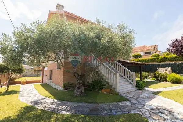 Vista exterior de Casa o xalet en venda en A Guarda   amb Calefacció, Jardí privat i Parquet