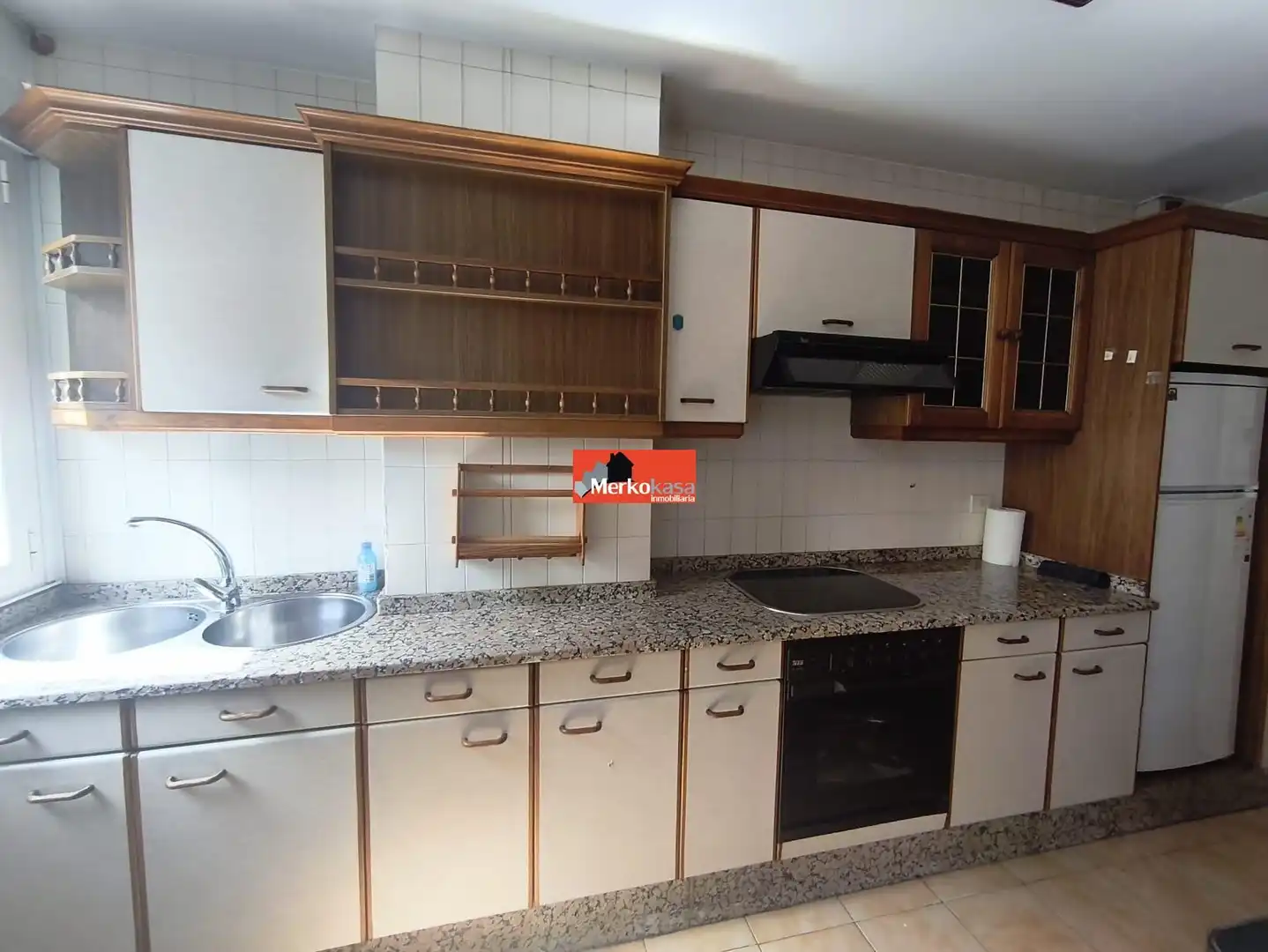 Cuina de Apartament de lloguer en Lugo amb Calefacció i Moblat