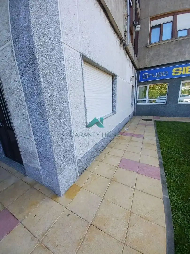 Vista exterior de Local en venda en Torrelavega 