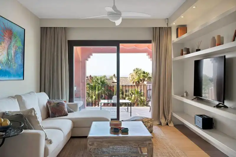 Wohnzimmer von Dachboden zur Miete in Marbella mit Klimaanlage, Terrasse und Schwimmbad