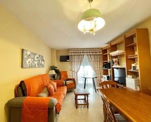 Living room of Flat to rent in  Granada Capital  with Heating and Parquet flooring