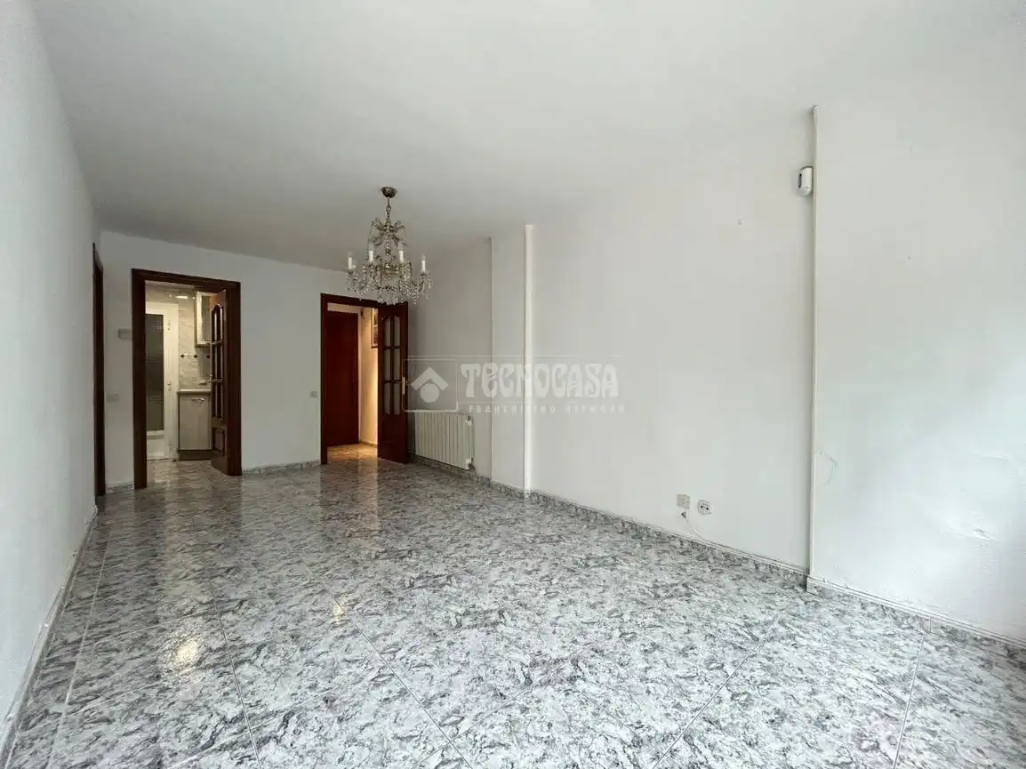 Sala d'estar de Pis en venda en L'Hospitalet de Llobregat amb Calefacció, Terrassa i Balcó