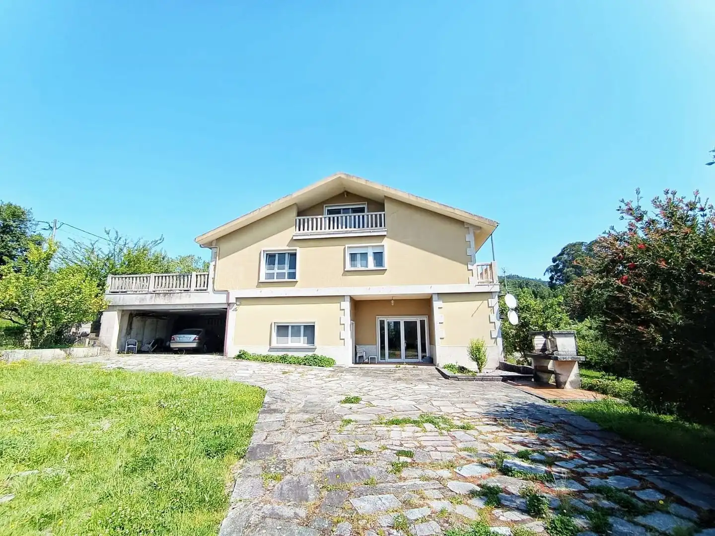 Vista exterior de Casa o xalet en venda en Pontevedra Capital  amb Jardí privat, Terrassa i Traster