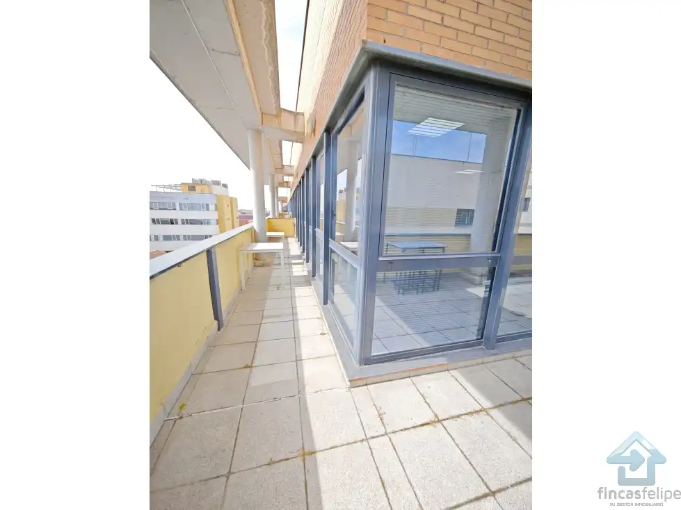 Terraza de Oficina de alquiler en Madrid con Amueblado
