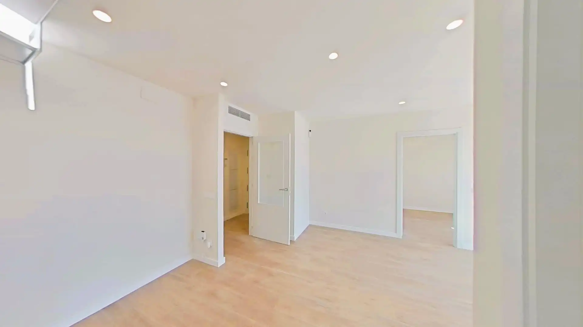 Habitación de Ático en venta en Cubelles con Aire acondicionado, Calefacción y Jardín privado