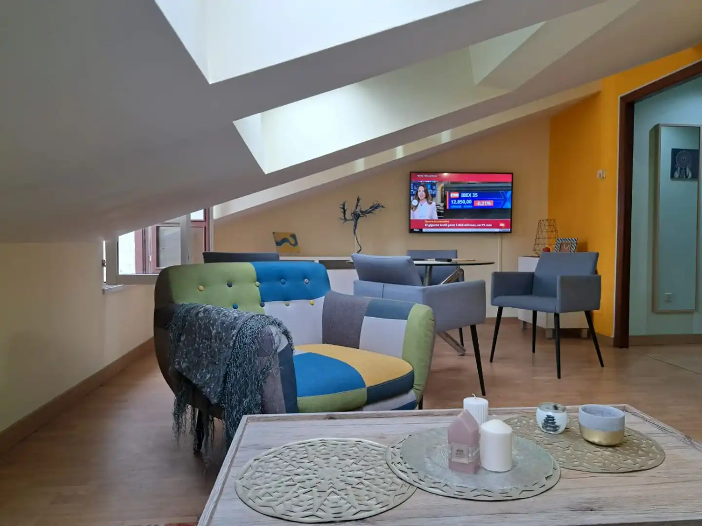 Wohnzimmer von Wohnungen zur Miete in Gijón  mit Heizung, Parkett und Balkon