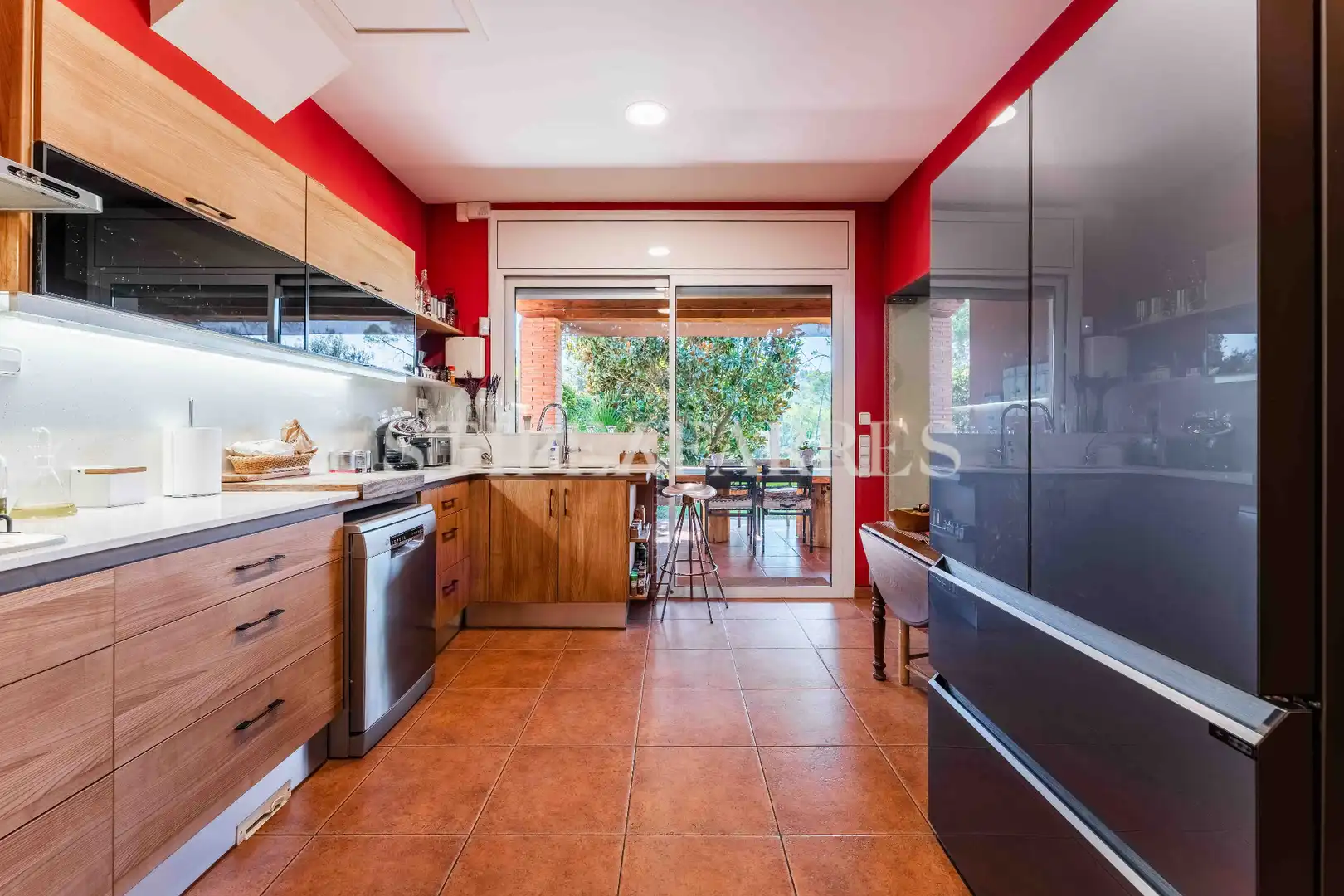 Cuina de Casa o xalet en venda en Barcelona amb Aire condicionat, Calefacció i Jardí privat